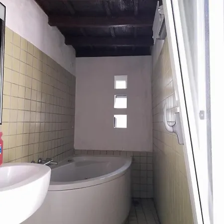 Vm Siro Comi Apartment Pavia